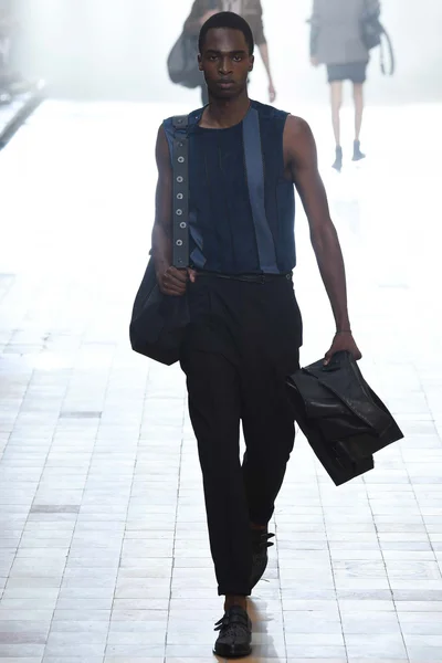Look 28
